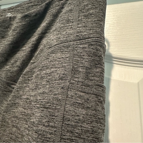 GAIAM Gray Leggings with side pockets - Picture 3 of 4